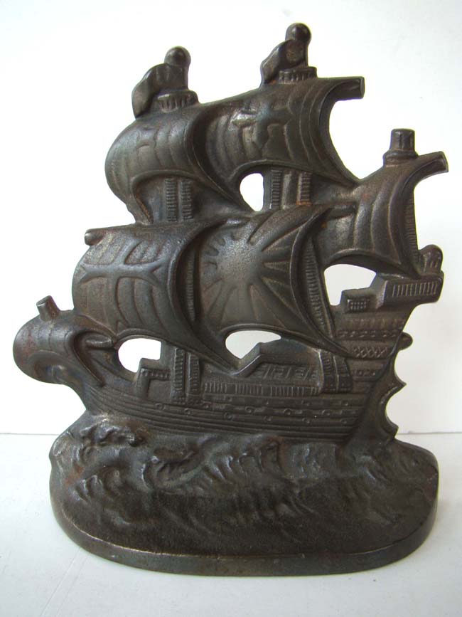 A pair of 'Spanish Galleon' cast iron bookends circa 1928 — image 2